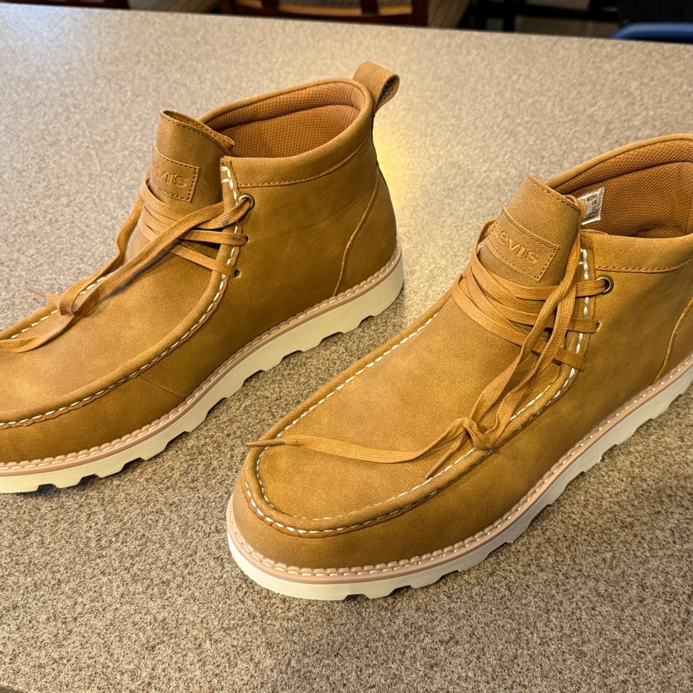 Levi’s men’s tan chukka boots - size 13 - never worn, mint condition!